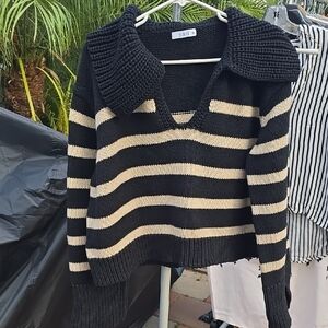 Tart Women's V-Neck Black and Cream Sweater